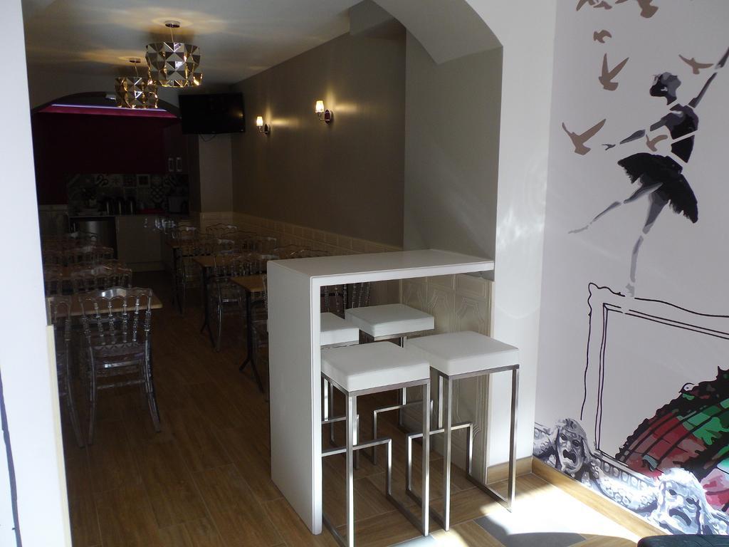 Perfect Hotel & Hostel Париж Екстериор снимка Interior of the restaurant