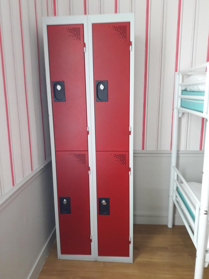 Perfect Hotel & Hostel Париж Екстериор снимка A set of lockers