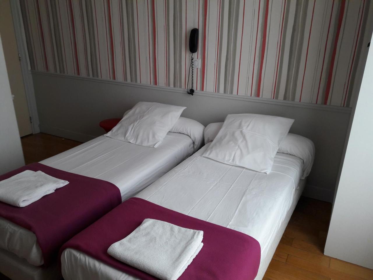 Perfect Hotel & Hostel Париж Екстериор снимка A room at the hotel