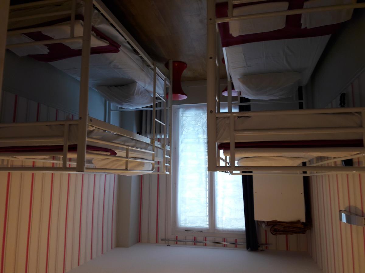 Perfect Hotel & Hostel Париж Екстериор снимка A typical dormitory room