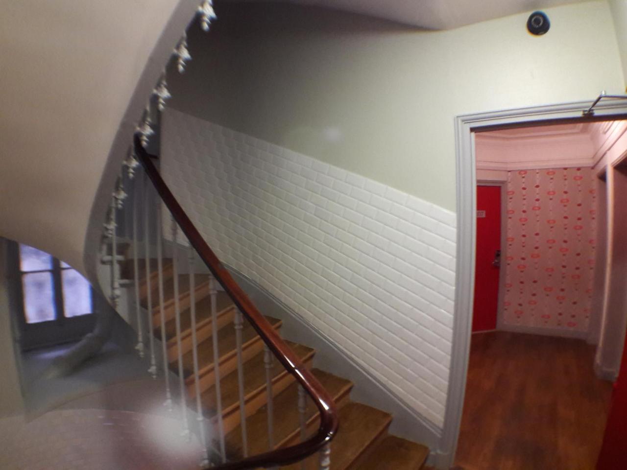 Perfect Hotel & Hostel Париж Екстериор снимка A staircase in a house